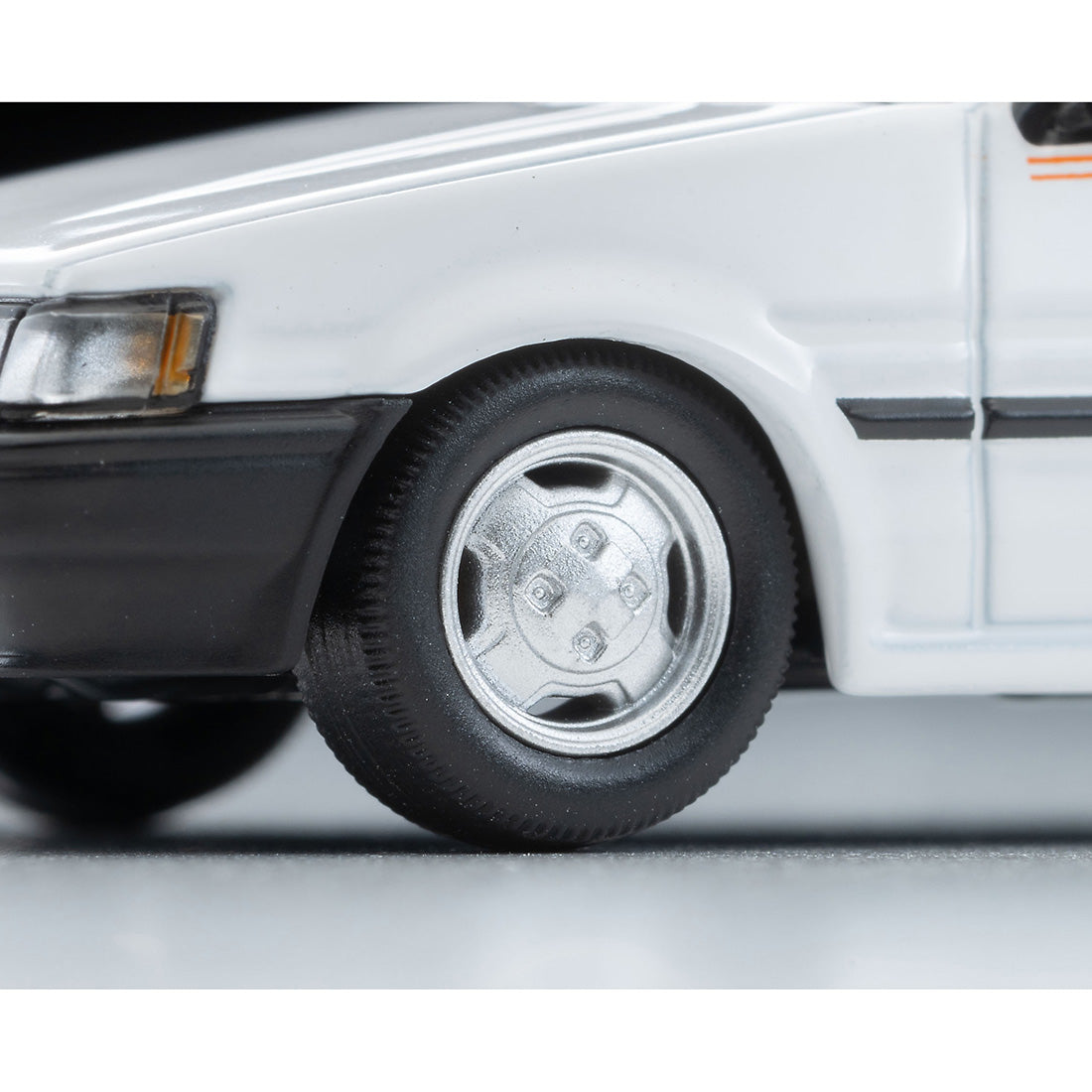 Tomica 334859 LV-N284e Toyota Corolla Levin Coupe Lime 1983 1:64