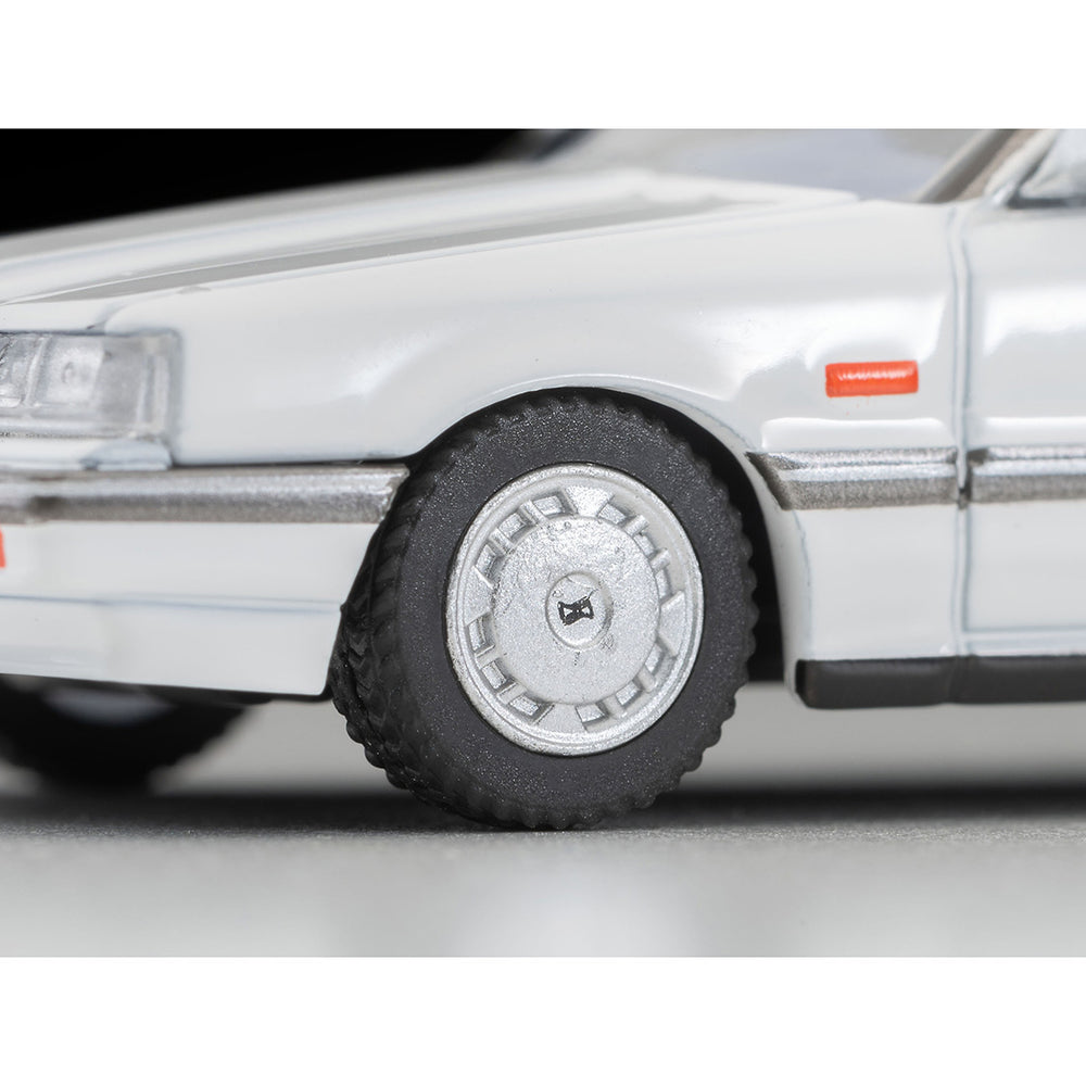 
                  
                    Tomica Limited Vintage Neo LV-N351a Nissan Skyline 4 Door 1800 Passage 1985 1:64
                  
                