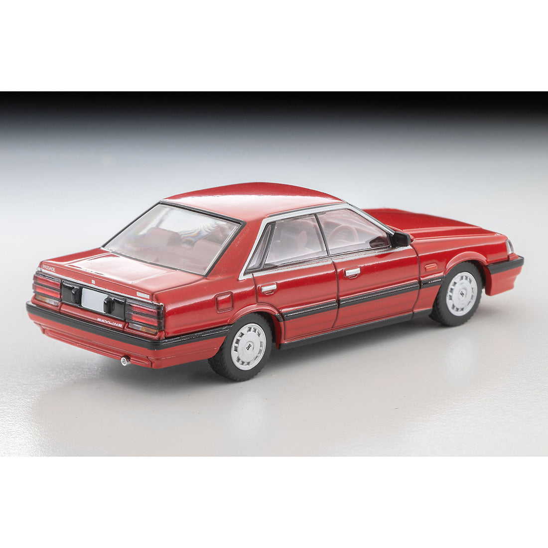 Tomica Limited Vintage Neo LV-N352a Nissan Skyline 4 Door 1800 Passage 1987 1:64