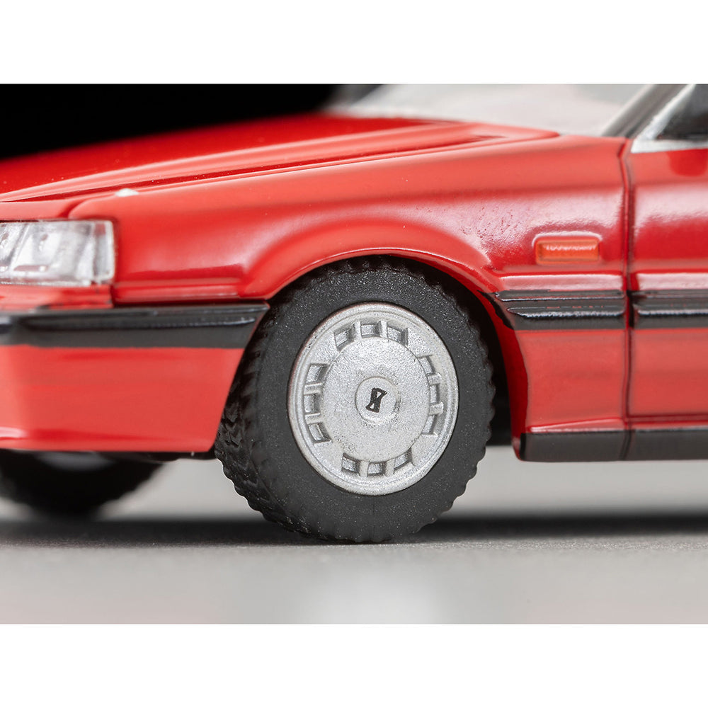 
                  
                    Tomica Limited Vintage Neo LV-N352a Nissan Skyline 4 Door 1800 Passage 1987 1:64
                  
                