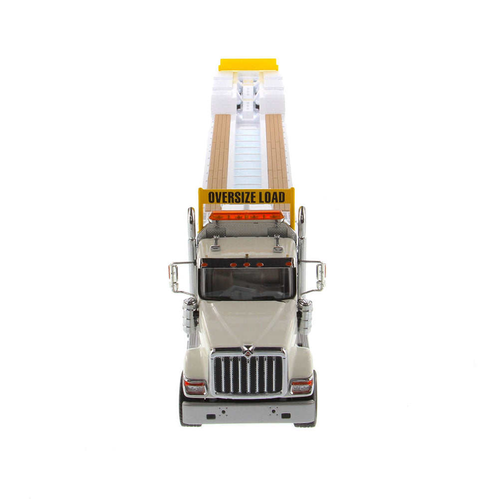 
                  
                    Tomica Limited Vintage Neo LKW International HX520 Doppelachse mit Flachauflieger 1:50
                  
                