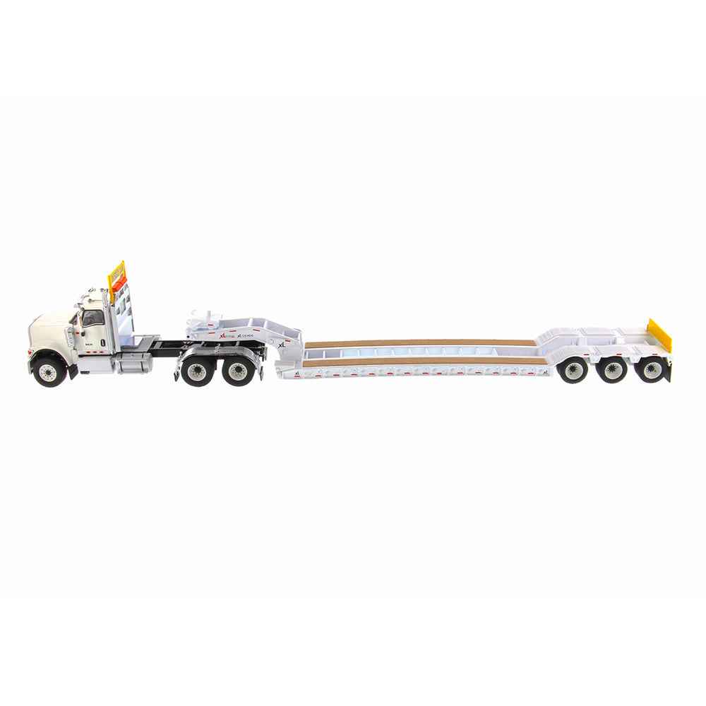 
                  
                    Tomica Limited Vintage Neo LKW International HX520 Doppelachse mit Flachauflieger 1:50
                  
                