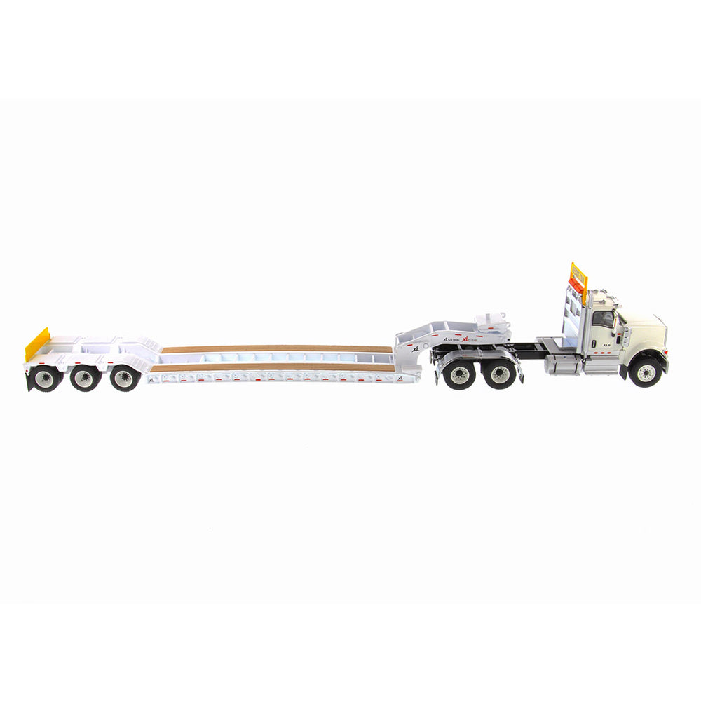 
                  
                    Tomica Limited Vintage Neo LKW International HX520 Doppelachse mit Flachauflieger 1:50
                  
                