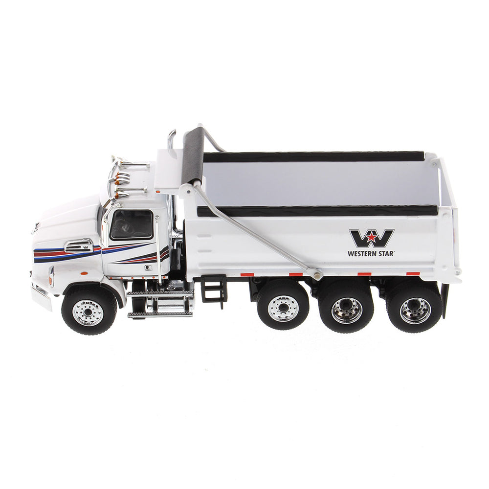 
                  
                    Tomica Limited Vintage Neo LKW Western Star 4700 SB Kipplaster 1:50
                  
                