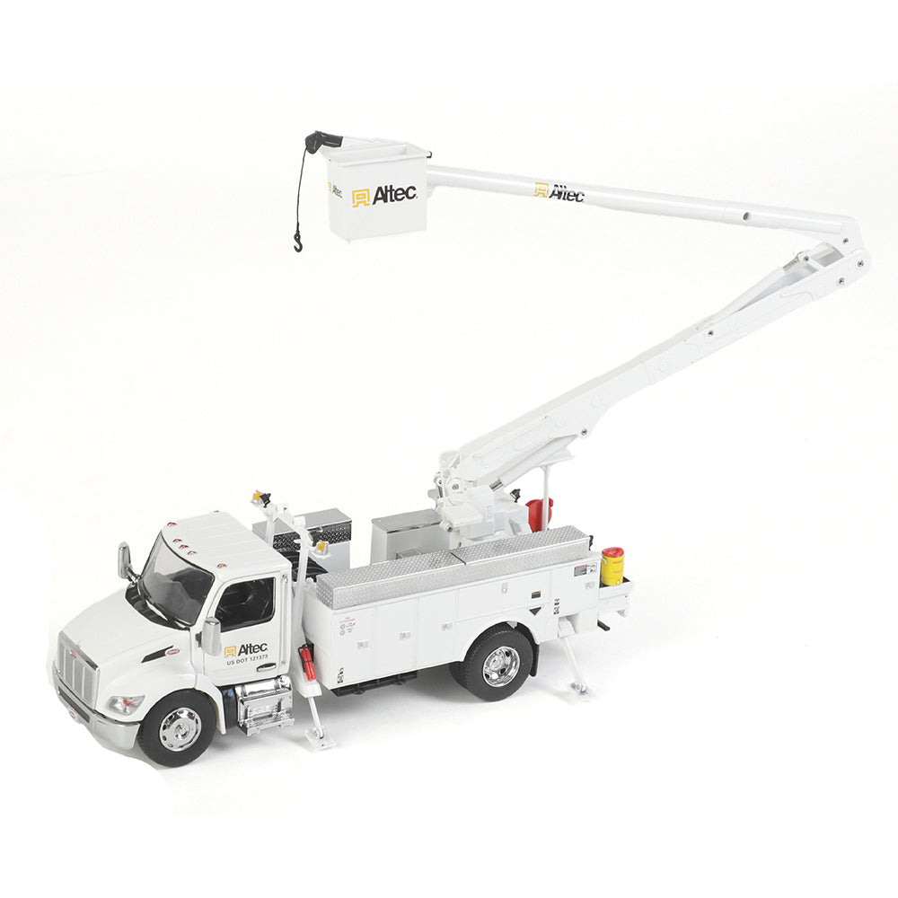 Diecast Masters 71105 lkw peterbilt model 536 with altec aa55 aerial weiss 1:32 1