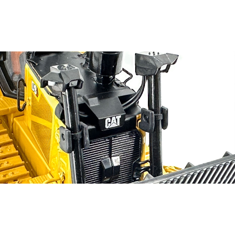 Diecast Masters 85758 Cat D8 Bulldozer Garbage Recycling 1:50