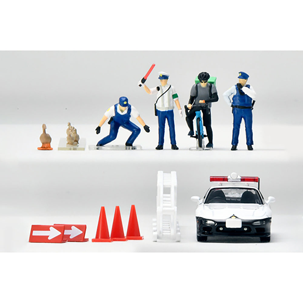 
                  
                    Tomica Diocolle64 #CarSnap 16b Diorama Polizeiszene & Mazda RX-7 Polizei 1:64
                  
                