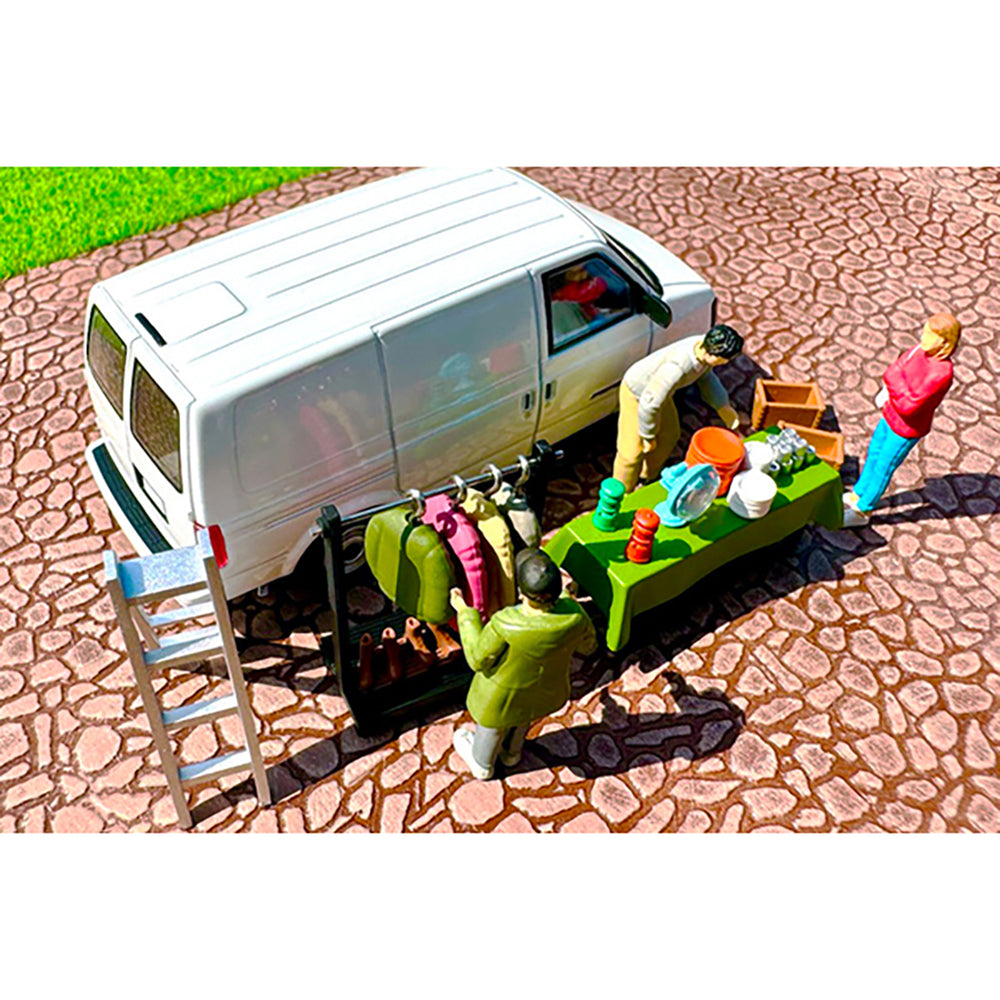 
                  
                    Tomica Diocolle64 #CarSnap 26a Diorama Flohmarkt & Chevrolet Astro Van 1:64
                  
                