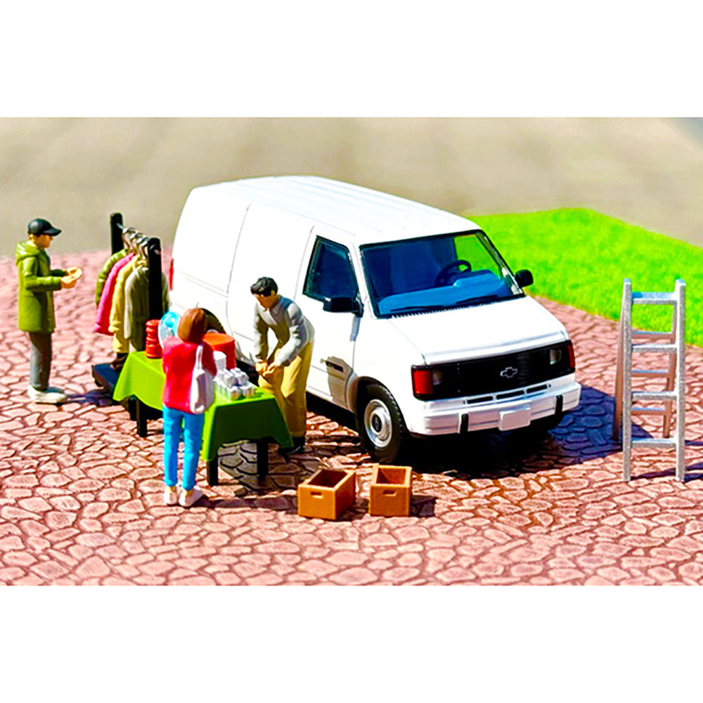 
                  
                    Tomica Diocolle64 #CarSnap 26a Diorama Flohmarkt & Chevrolet Astro Van 1:64
                  
                