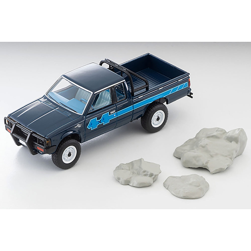 
                  
                    Tomica Limited Vintage Neo LV-N321b Nissan Truck 4X4 King Cab Nord Amerika Version 1:64
                  
                
