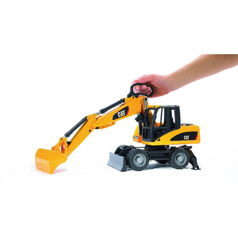 
                  
                    Bruder 02445 Spielzeug Cat Mobilbagger 5
                  
                